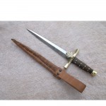 Dagger with wood handle 